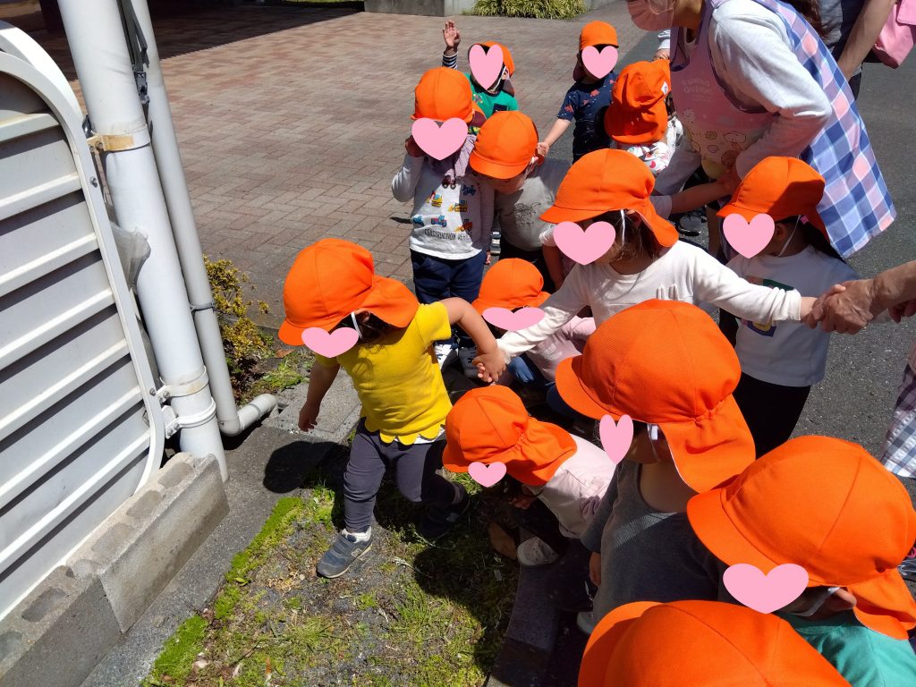 2歳児　ちゅうりっぷ組　光が丘公園グラウンドへ行きました