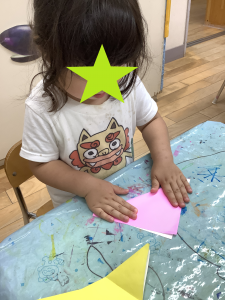 3歳児 ほし組 制作遊びの様子