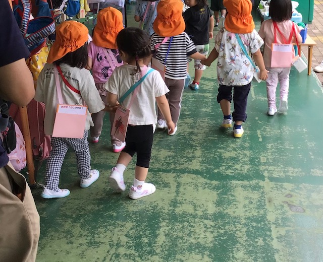 3歳児 橙組 遠足ごっこ