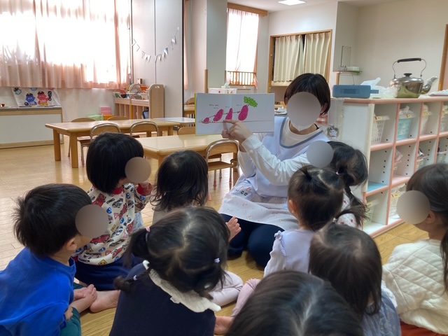 月1組 さつまいもを洗ったよ！（1歳児）