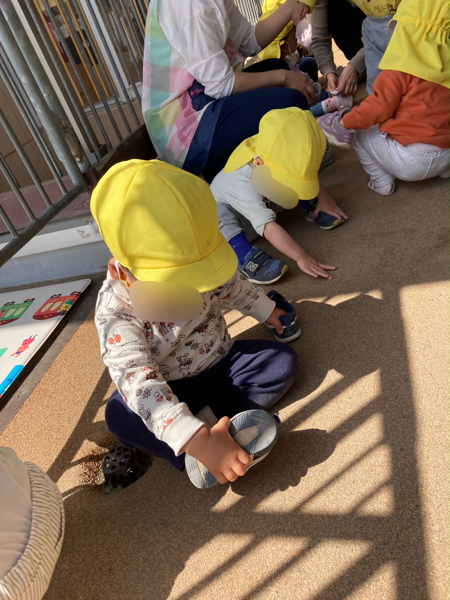 月2組　初めてのお散歩！ （1歳児)